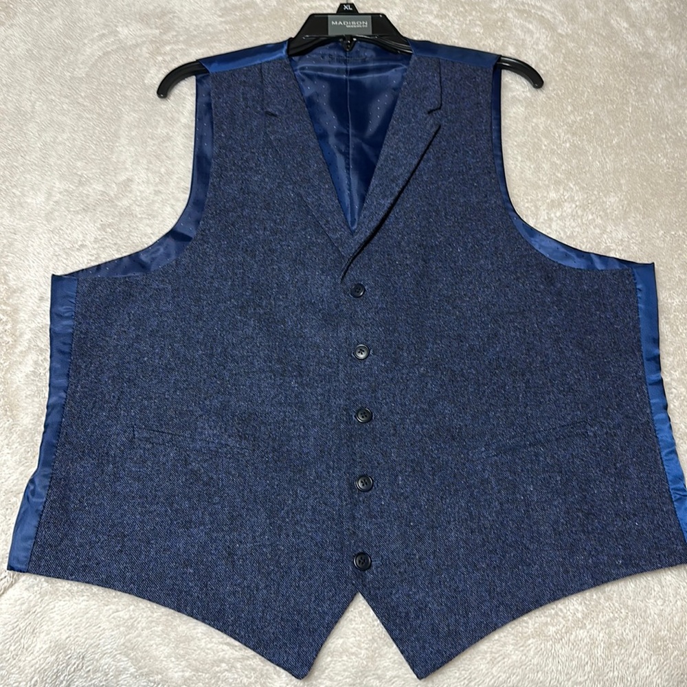 Madison Modern Fit navy blue vest size XL New without tags!
